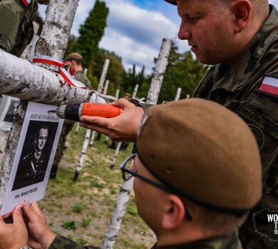 To wyraz naszego hołdu dla pomordowanych bohaterów