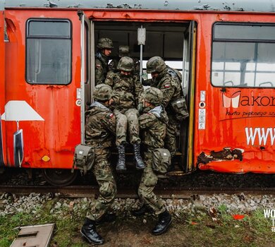 Żołnierze WOT szkolili się pod okiem strażaków