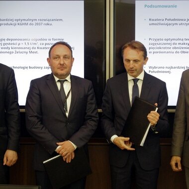od lewej: Przemysław Nowak, Dyrektor ZH, Rafał Pawełczak, Prezes KGHM Polska Miedź S.A., Dariusz Blo