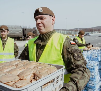 Dostawy żywności potrzebującym