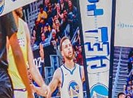 Ekran LED o powierzchni dwóch boisk zawisł nad głowami koszykarzy NBA