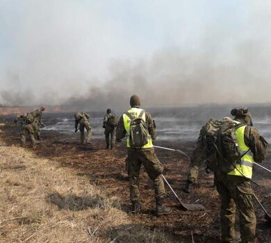 Żołnierze WOT pomagają gasić pożary w Biebrzańskim Parku Narodowym