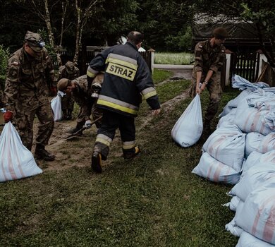 Żołnierze WOT wspierają strażaków w gminach: Bircza oraz Krzywcza (pow. przemyski)