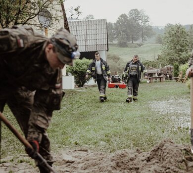 Żołnierze WOT wspierają strażaków w gminach: Bircza oraz Krzywcza (pow. przemyski)