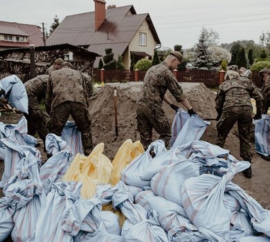 Żołnierze WOT wspierają strażaków w gminach: Bircza oraz Krzywcza (pow. przemyski)