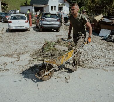 Trzcianka, żołnierze 3 Podkarpackiej Brygady OT wspierają poszkodowanych