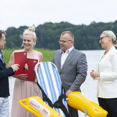 Przekazanie amfibii dla osób z niepełnosprawnościami