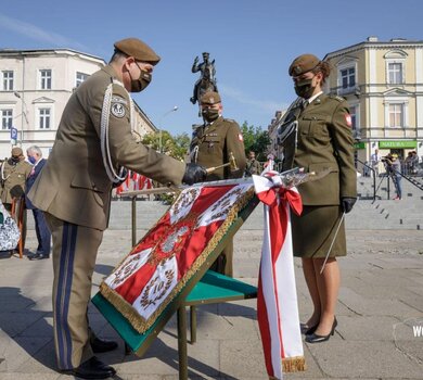 Wręczenie sztandaru wojskowego 10ŚBOT im. mjr. Eugeniusza Gedymina Kaszyńskiego ps. „Nurt”