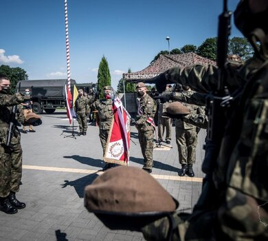 Przysięga wojskowa żołnierzy 10 Świętokrzyskiej Brygady OT