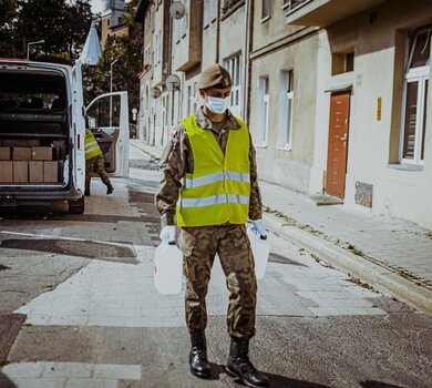 Żołnierze WOT wspierają dyrektorów szkół