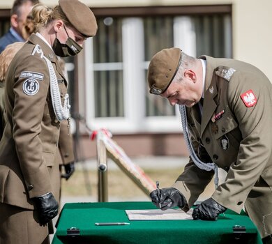 Sztandar wojskowy dla 9 Łódzkiej Brygady OT