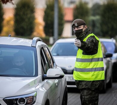 Każdego dnia tysiące żołnierzy Wojska Polskiego wspiera walkę z pandemią