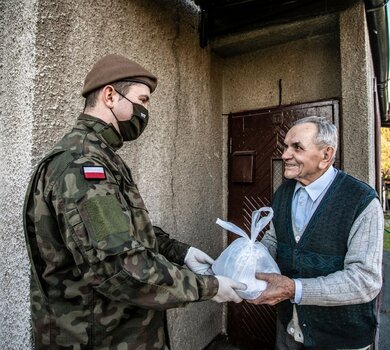 Każdego dnia tysiące żołnierzy Wojska Polskiego wspiera walkę z pandemią