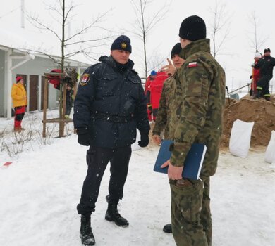 Żołnierze 6 Mazowieckiej Brygady OT wspierają lokalne służby w walce z podtopieniami w Płocku