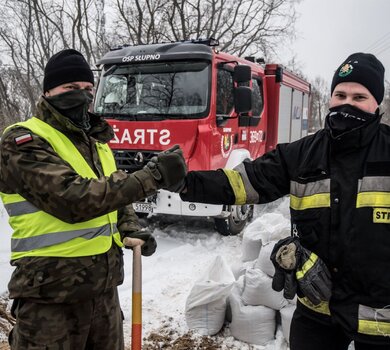 Żołnierze WOT w przeciwdziałaniu podtopieniom w Płocku