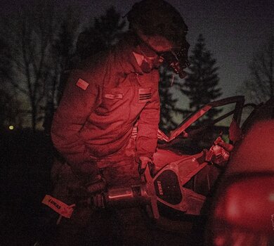 Nocne szkolenie na sprzęcie ratowniczym 