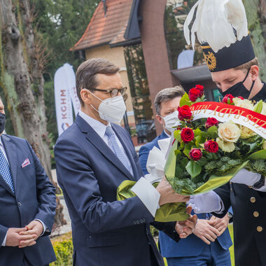 Mateusz Morawiecki lays flowers at the memorial to the victims of work accidents at KGHM