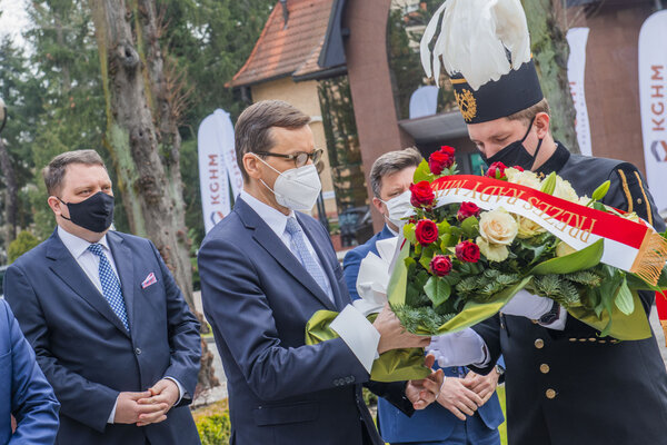 Mateusz Morawiecki lays flowers at the memorial to the victims of work accidents at KGHM