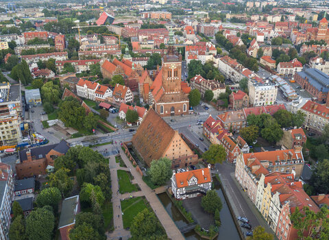Gdańsk  Panorama Starego Miasta  W centrum Wielki Młyn, siedziba nowego Muzeum Bursztynu, fot  D  Ku