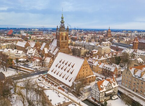 Gdańsk  Stare Miasto  Zimowa panorama lotnicza  W centru Wielki Młyn, nowa siedziba Muzeum Bursztynu