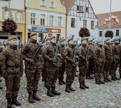 Trzebiatów - wręczenie sztandaru 14ZBOT i przysięga wojskowa