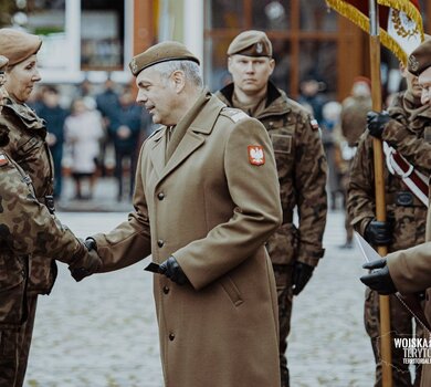 Trzebiatów - wręczenie sztandaru 14ZBOT i przysięga wojskowa