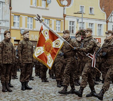 Trzebiatów - wręczenie sztandaru 14ZBOT i przysięga wojskowa