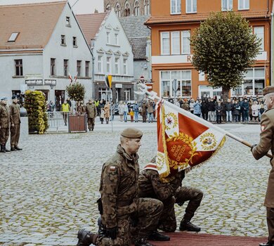 Trzebiatów - wręczenie sztandaru 14ZBOT i przysięga wojskowa