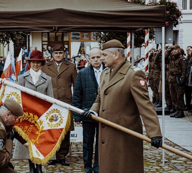 Trzebiatów - wręczenie sztandaru 14ZBOT i przysięga wojskowa