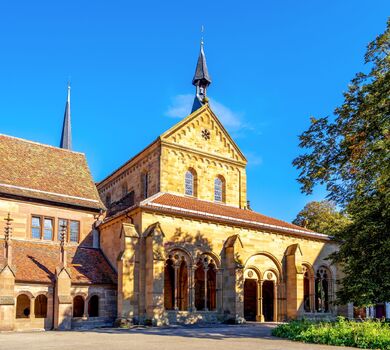 Maulbronn Kloster (shutterstock 2085078376) small