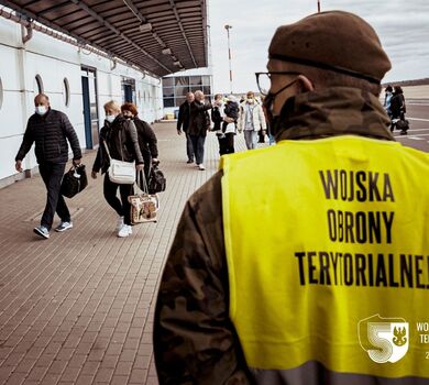 Port lotniczy Szczecin - Goleniów. Żołnierze WOT z Zachodniego Pomorza wspierają przyjęcie uchodźców