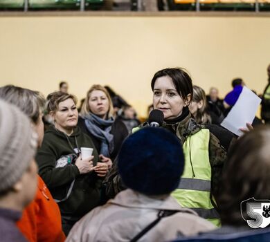 Sędziszów. Żołnierze WOT służą w Punkcie Recepcyjnym.