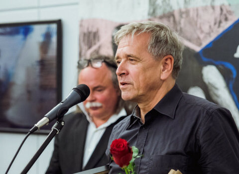 Na zdjęciu Roman Gajewski podczas Gali wręczenia nagród za Pomorska Grafikę Roku 2016.