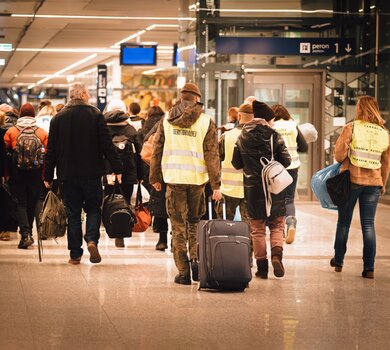 Żołnierze 9ŁBOT pomagają instytucjom i podmiotom odpowiedzialnym za przyjęcie uchodźców