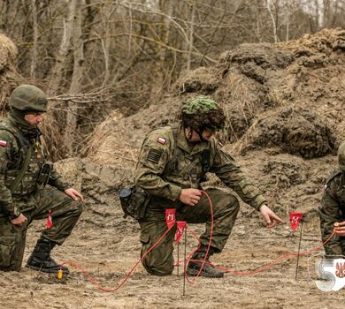 Warmińsko-mazurscy terytorialsi podczas szkolenia inżynieryjno-saperskiego.
