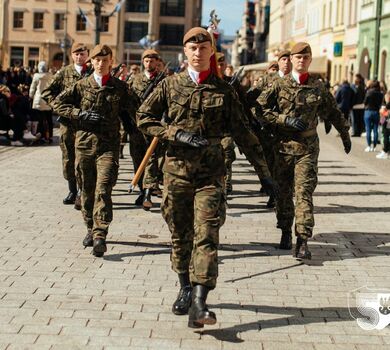 Wrocław. Przysięga dolnośląskich terytorialsów na Placu Wolności.