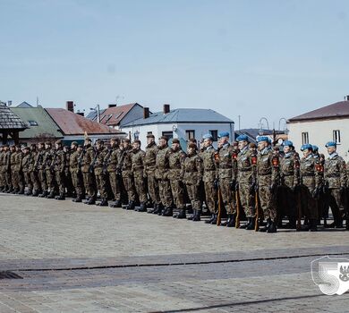 Chęciny. Przysięga nowych żołnierzy 10 Świętokrzyskiej Brygady OT.