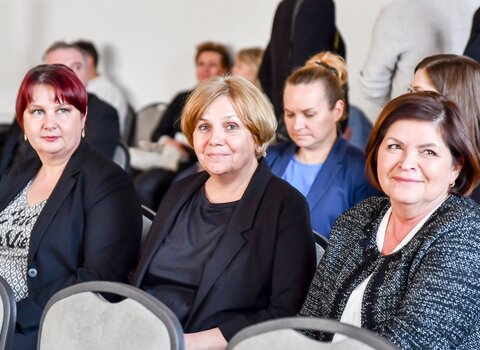 Medalami zostały odznaczone od lewej: Anna Ossowska, Ilona Hajdamowicz oraz Elżbieta Miłosierna. 