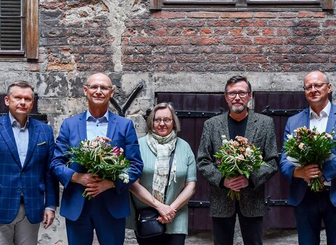 Od lewej Waldemar Ossowski, dyrektor Muzeum Gdańska, Piotr Popiński - kolekcjoner, Ewa Szymańska, z-ca dyrektora Muzeum Gdańska, Jerzy Wojciech Wołodźko oraz Mirosław Podeszwik - kolekcjoner.  