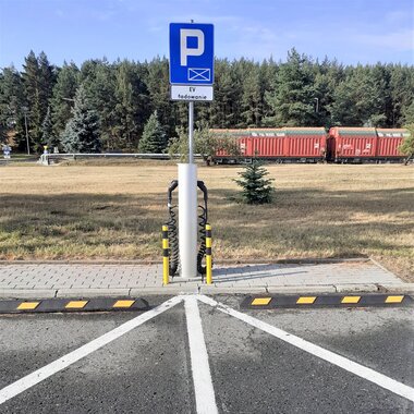 Nowe stacje ładowania pojazdów elektrycznych w Hucie Miedzi Cedynia