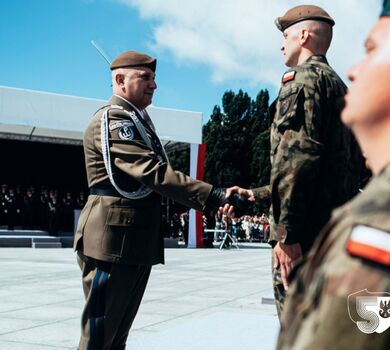 Kolejni oficerowie dołączyli do WOT - uroczystość na Pl. Piłsudskiego