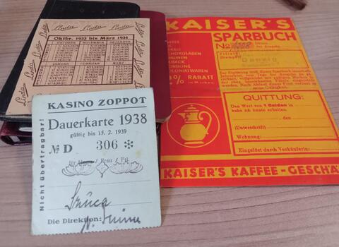 Karty do kasyna w Sopocie oraz blankiet dyskontowy do sieci handlowej Kaiser's.