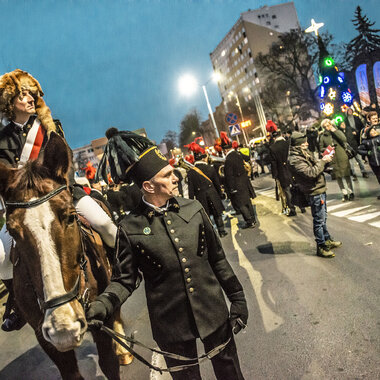 Pochód Lisa Majora i skok przez skórę (1)