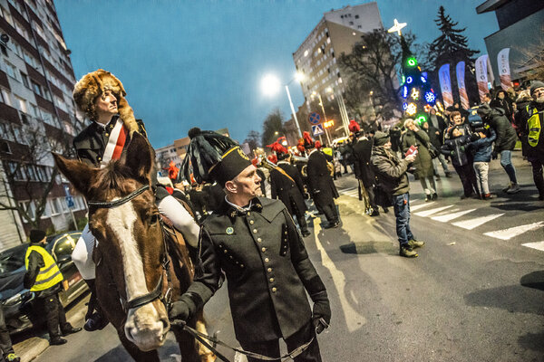 Pochód Lisa Majora i skok przez skórę (1)