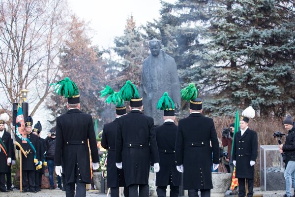 Uroczystość przy pomniku Jana Wyżykowskiego w Lubinie (1)