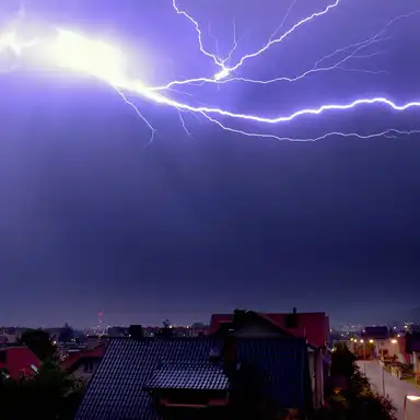 Burze mogfą powodować poważne szkody, np. przepięcia.