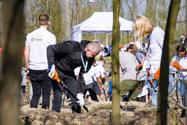 Tysiące dębów od KGHM w Międzynarodowym Dniu Ziemi