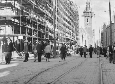 Widok na ulicę Długą i Ratusz Głównego Miasta, fot. K. Lelewicz (ok. 1950), mat. MG