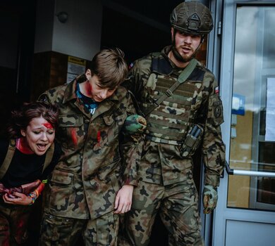 Strzały w szkole – ćwiczenia Gwardzistów i Terytorialsów