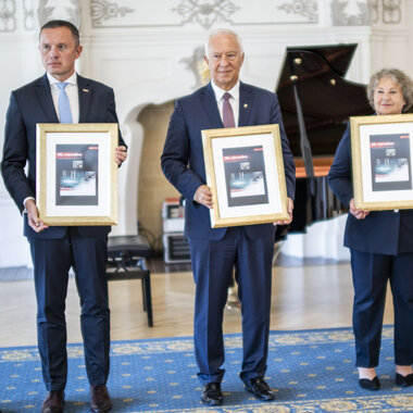 Znaczek upamiętniający 30. rocznicę wycofania wojsk sowieckich